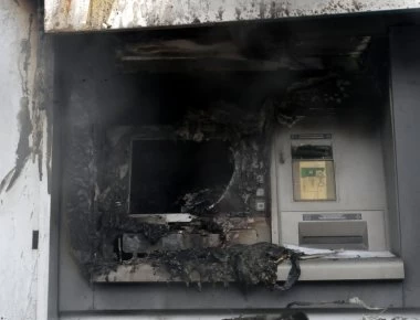 Ανατίναξαν ATM στη Βάρη